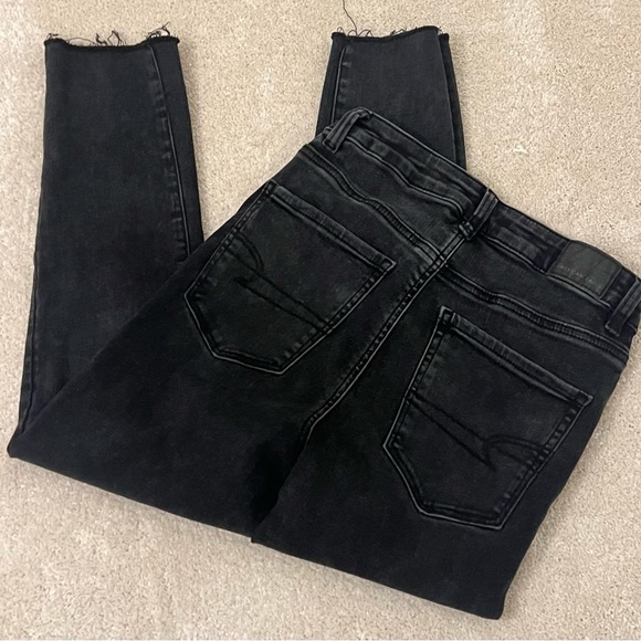 American Eagle ankle crop high rise jeggings in black size 2 - Picture 6 of 6